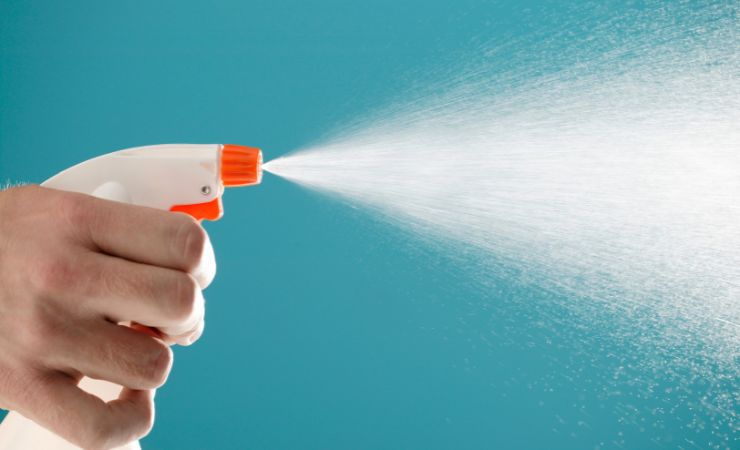 Spray casalingo contro la polvere